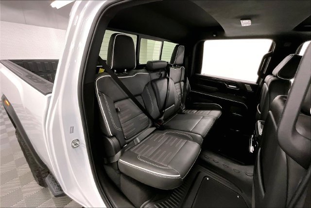 Used 2025 GMC Sierra 2500 AT4X AWD/4WD image 26