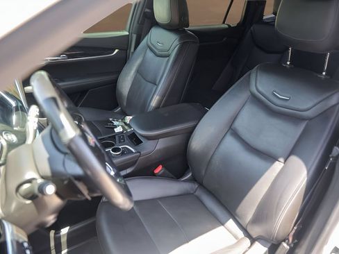 Used 2021 Cadillac XT6 Premium Luxury FWD image 7