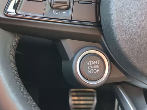 Used 2024 Alfa Romeo Giulia Veloce image 20