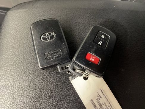 Used 2021 Toyota Tacoma TRD Off-Road image 31