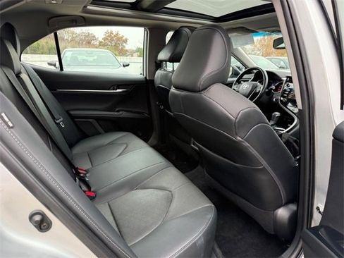 Used 2020 Toyota Camry XSE image 11