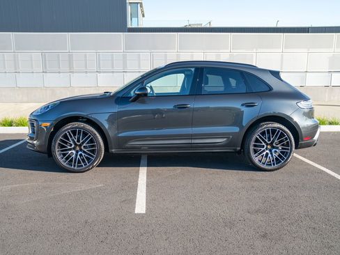 Certified 2026 Porsche Macan AWD/4WD image 2