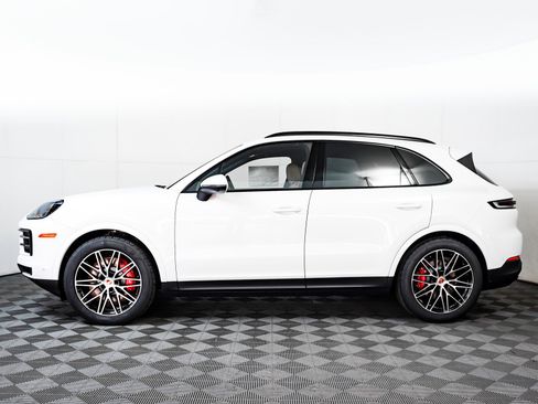 New 2026 Porsche Cayenne S image 2