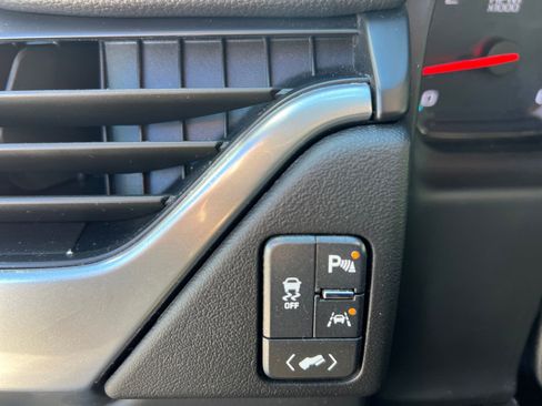 Used 2020 Chevrolet Suburban Premier image 27