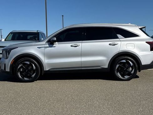 Certified 2025 Kia Sorento EX AWD/4WD image 9