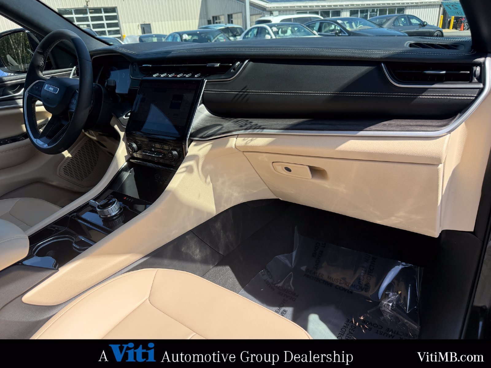 Used 2023 Jeep Grand Cherokee Limited AWD/4WD image 29