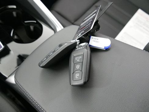 Used 2025 Audi Q5 Premium w/ Convenience Package AWD/4WD image 24