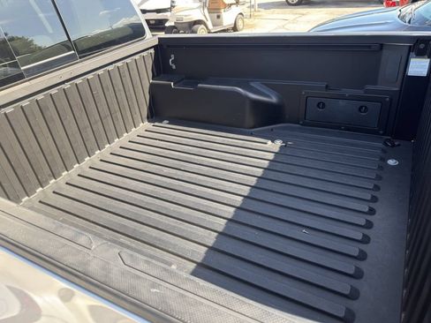 Used 2020 Toyota Tacoma SR5 RWD image 8