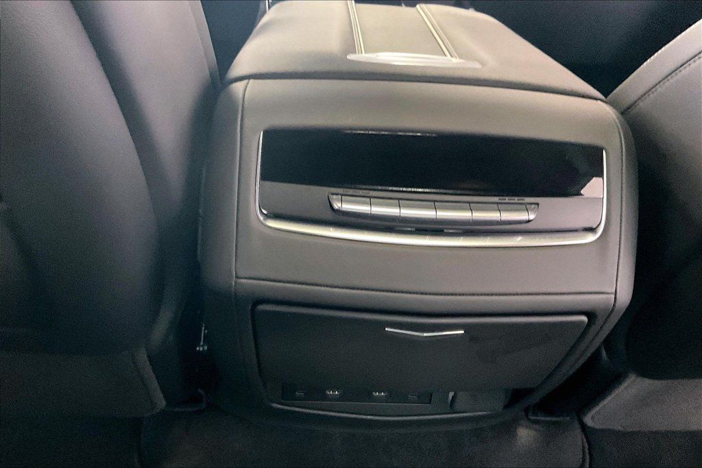 Used 2026 Cadillac Escalade ESV V AWD/4WD image 15
