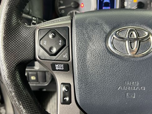Used 2018 Toyota Tacoma TRD Sport w/ Technology Package AWD/4WD image 18