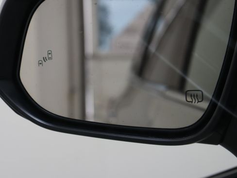 Certified 2025 Toyota Highlander LE FWD image 22