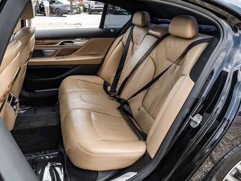 Used 2019 BMW 750i xDrive w/ M Sport Package AWD/4WD image 46