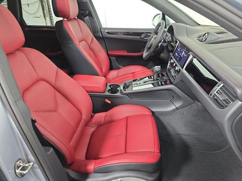 Certified 2025 Porsche Macan AWD/4WD image 27