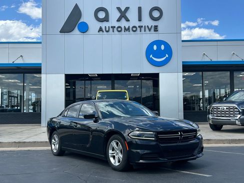 Used 2017 Dodge Charger SE RWD image 1