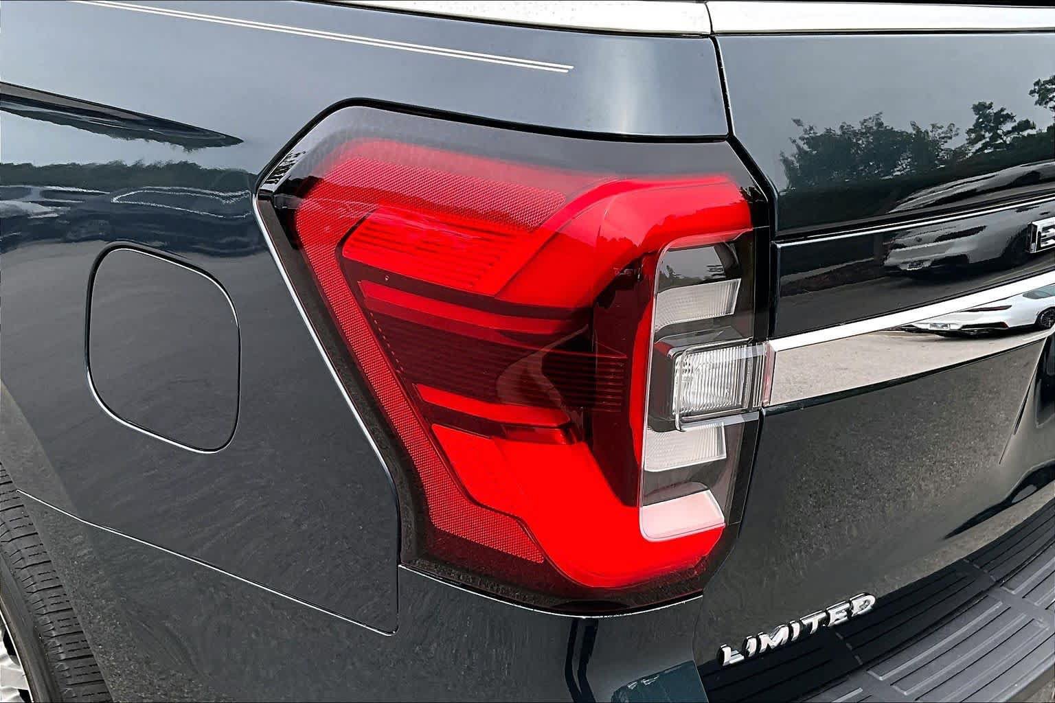 Used 2024 Ford Expedition Limited RWD image 30