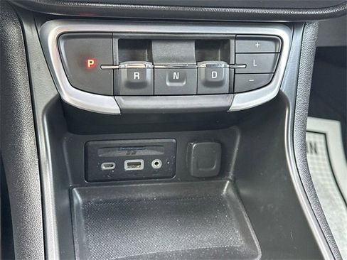 Used 2022 GMC Terrain SLT w/ LPO, Floor Liner Package image 15