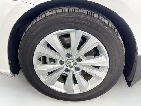 Used 2018 Volkswagen Golf SE image 40