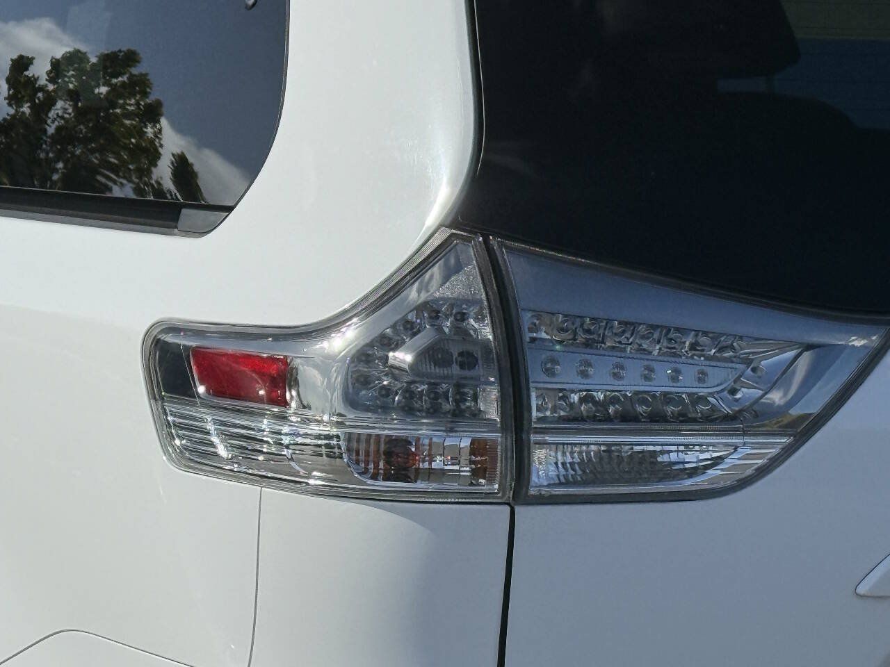 Used 2015 Toyota Sienna SE FWD image 27