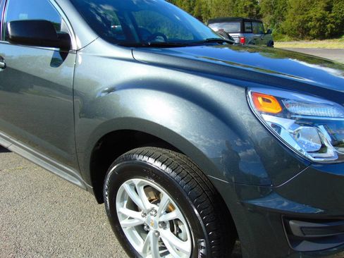 Used 2017 Chevrolet Equinox LS AWD/4WD image 40