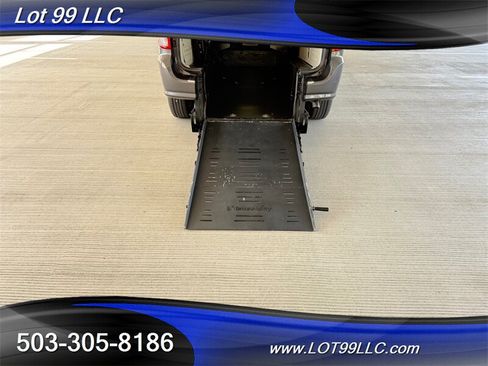 Used 2018 Dodge Grand Caravan SE w/ Power Convenience Group I FWD image 3