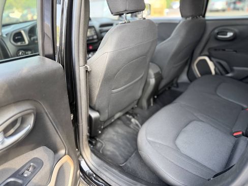 Used 2017 Jeep Renegade Latitude AWD/4WD image 17