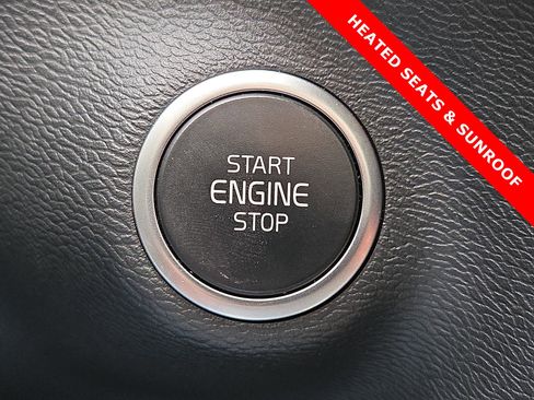 Used 2025 Volvo XC40 B5 Plus image 20