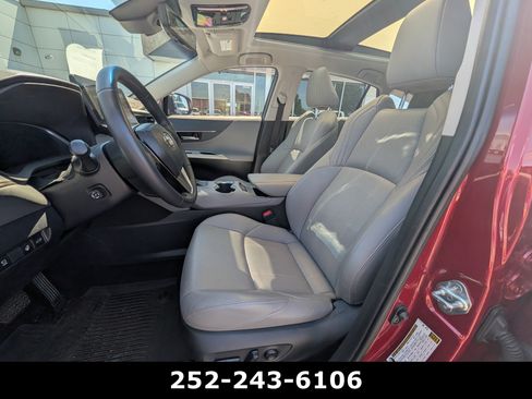 Used 2024 Toyota Venza Limited AWD/4WD image 13