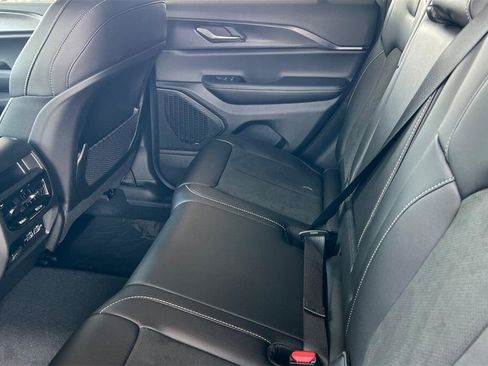 New 2025 Jeep Grand Cherokee Altitude image 12