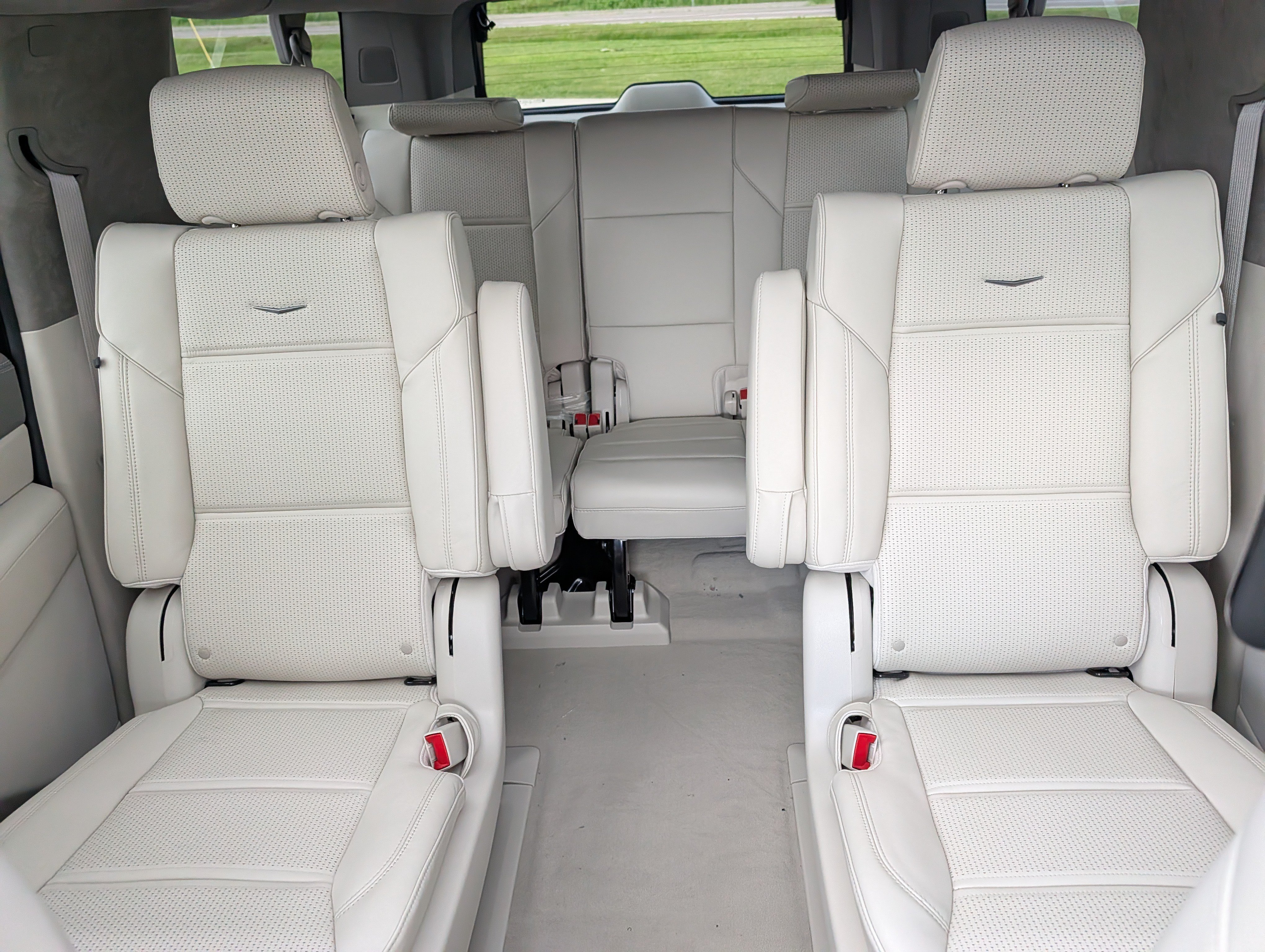 Used 2026 Cadillac Escalade ESV Platinum Luxury w/ LPO, Radiant Package AWD/4WD image 15