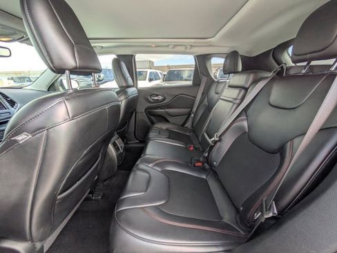 Used 2019 Jeep Cherokee Trailhawk w/ Comfort/Convenience Group image 11