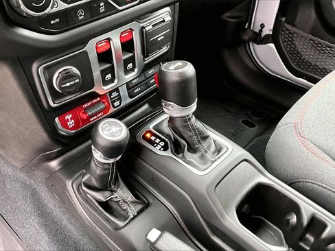 Used 2024 Jeep Wrangler Rubicon w/ Safety Group image 28