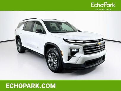 Used 2025 Chevrolet Traverse LT