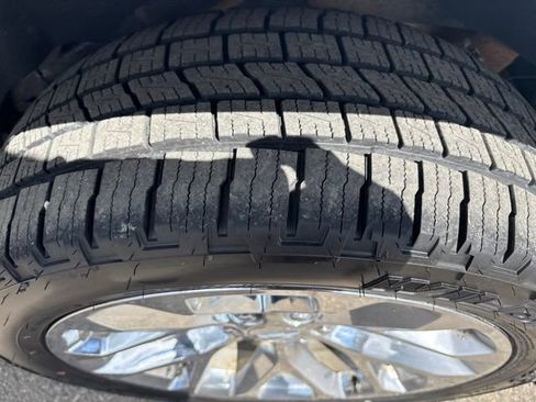 Used 2020 Chevrolet Suburban Premier AWD/4WD image 9