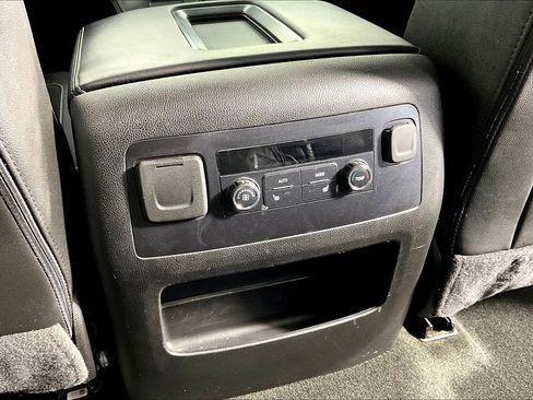 Used 2018 Chevrolet Tahoe LT w/ Luxury Package image 10