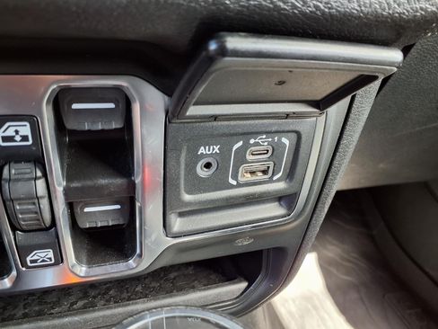 Used 2025 Jeep Wrangler Unlimited Sport AWD/4WD image 11