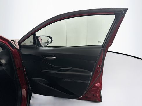 Used 2018 Toyota C-HR XLE image 28