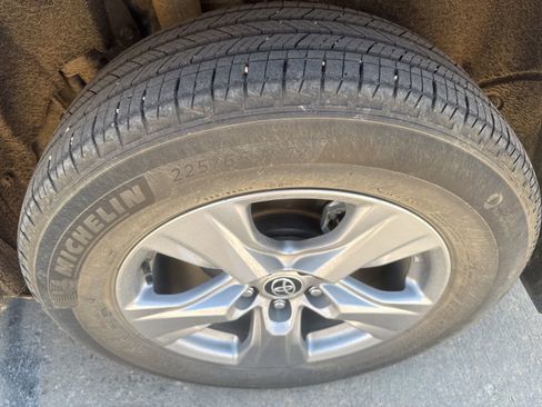 Used 2022 Toyota RAV4 XLE w/ Convenience Package AWD/4WD image 12