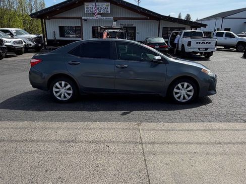 Used 2017 Toyota Corolla LE w/ Carpet Mat Package (TMS) FWD image 6