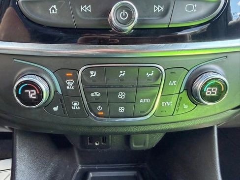 Certified 2023 Chevrolet Traverse LT FWD image 31