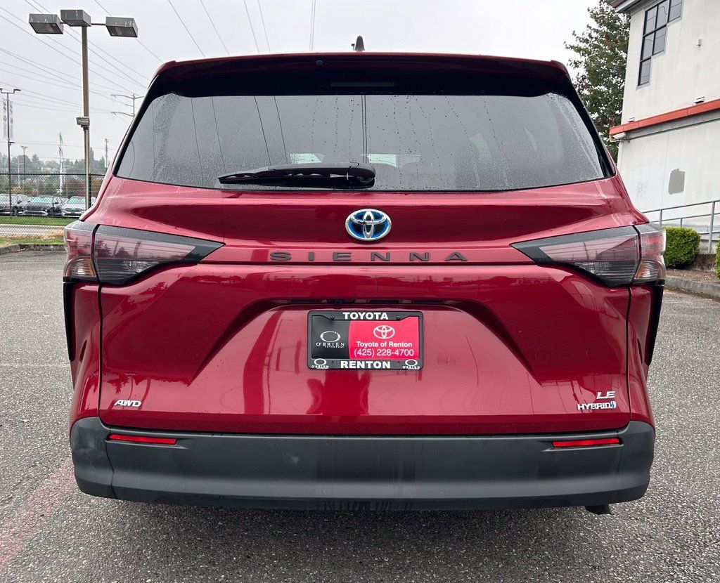 Certified 2024 Toyota Sienna LE AWD/4WD image 6