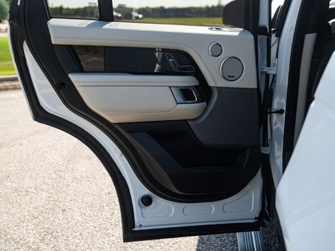 Used 2020 Land Rover Range Rover HSE image 28