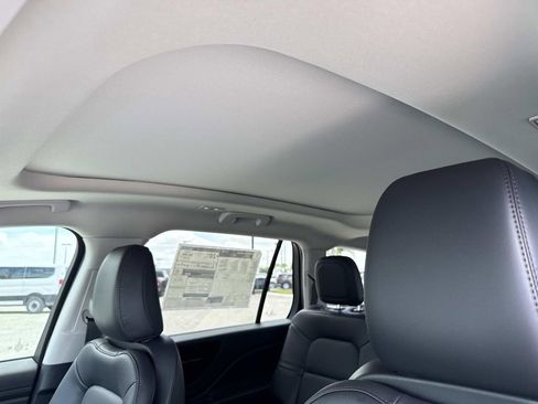 New 2026 Lincoln Aviator AWD w/ Jet Appearance Package image 32