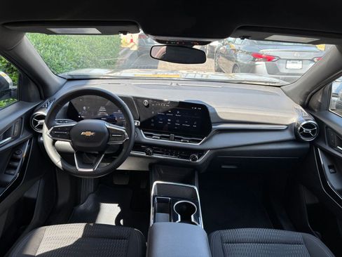 Used 2025 Chevrolet Equinox LT FWD image 33