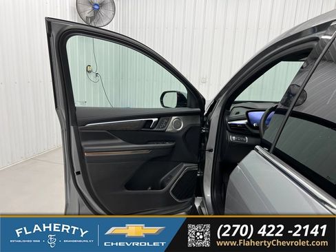 Used 2026 Buick Enclave Avenir w/ Super Cruise Package AWD/4WD image 8