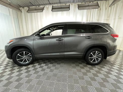 Used 2017 Toyota Highlander XLE AWD/4WD image 19