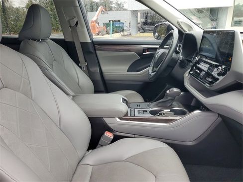 Used 2022 Toyota Highlander Platinum image 38