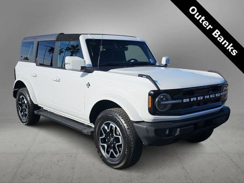 Used 2023 Ford Bronco Outer Banks image 2
