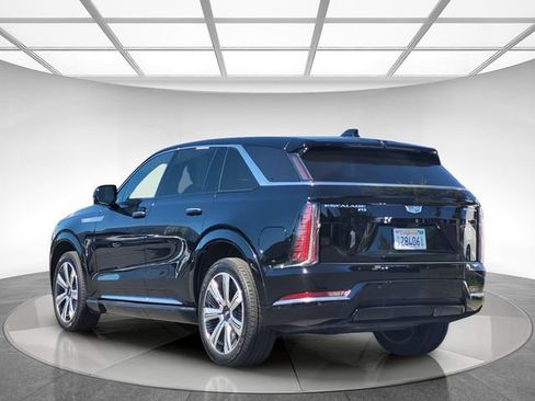 Certified 2025 Cadillac Escalade IQ Luxury 2 w/ LPO, Premium Carpet Package AWD/4WD image 6