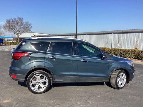 Used 2019 Ford Escape Titanium image 5