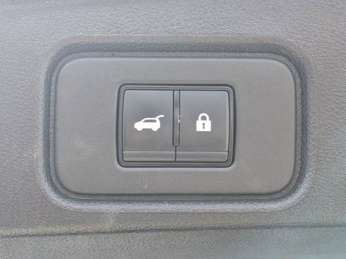 Used 2025 Nissan Pathfinder SV FWD image 13
